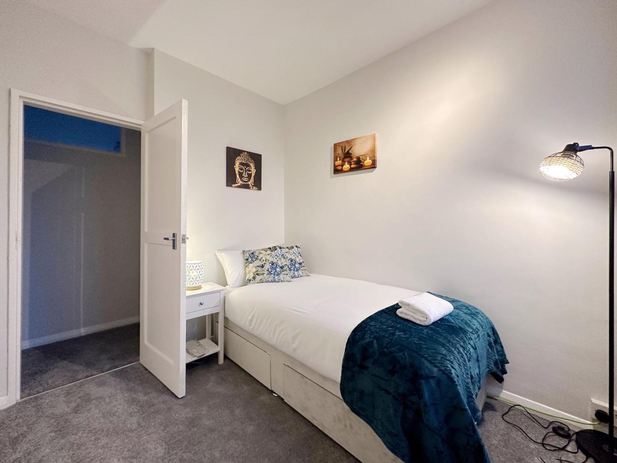 Freya's Place Near Thames River - 2 Double Beds, 1 Single Bed, Spacious, Ideal For Families Appartement
