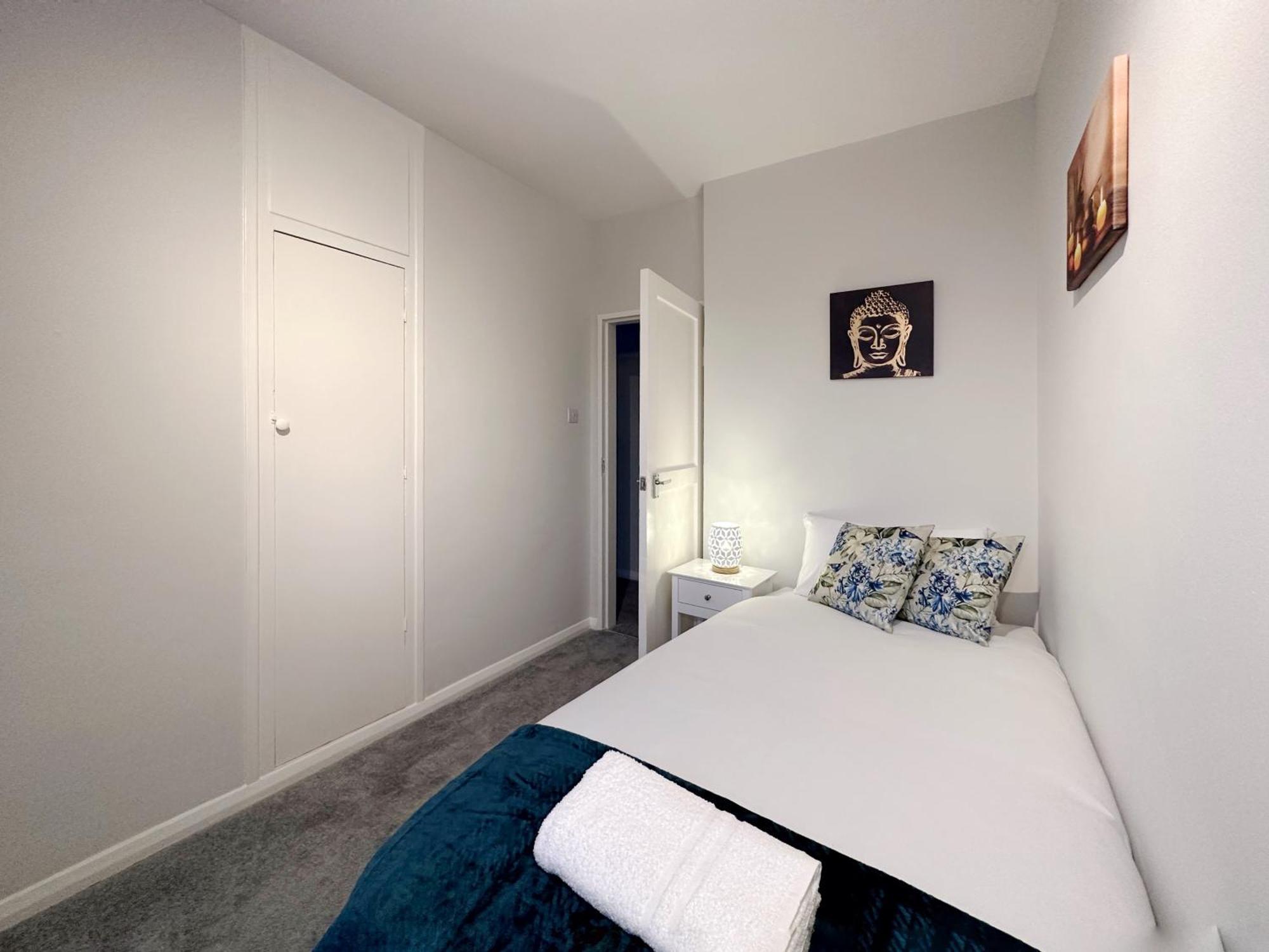Freya's Place Near Thames River - 2 Double Beds, 1 Single Bed, Spacious, Ideal For Families