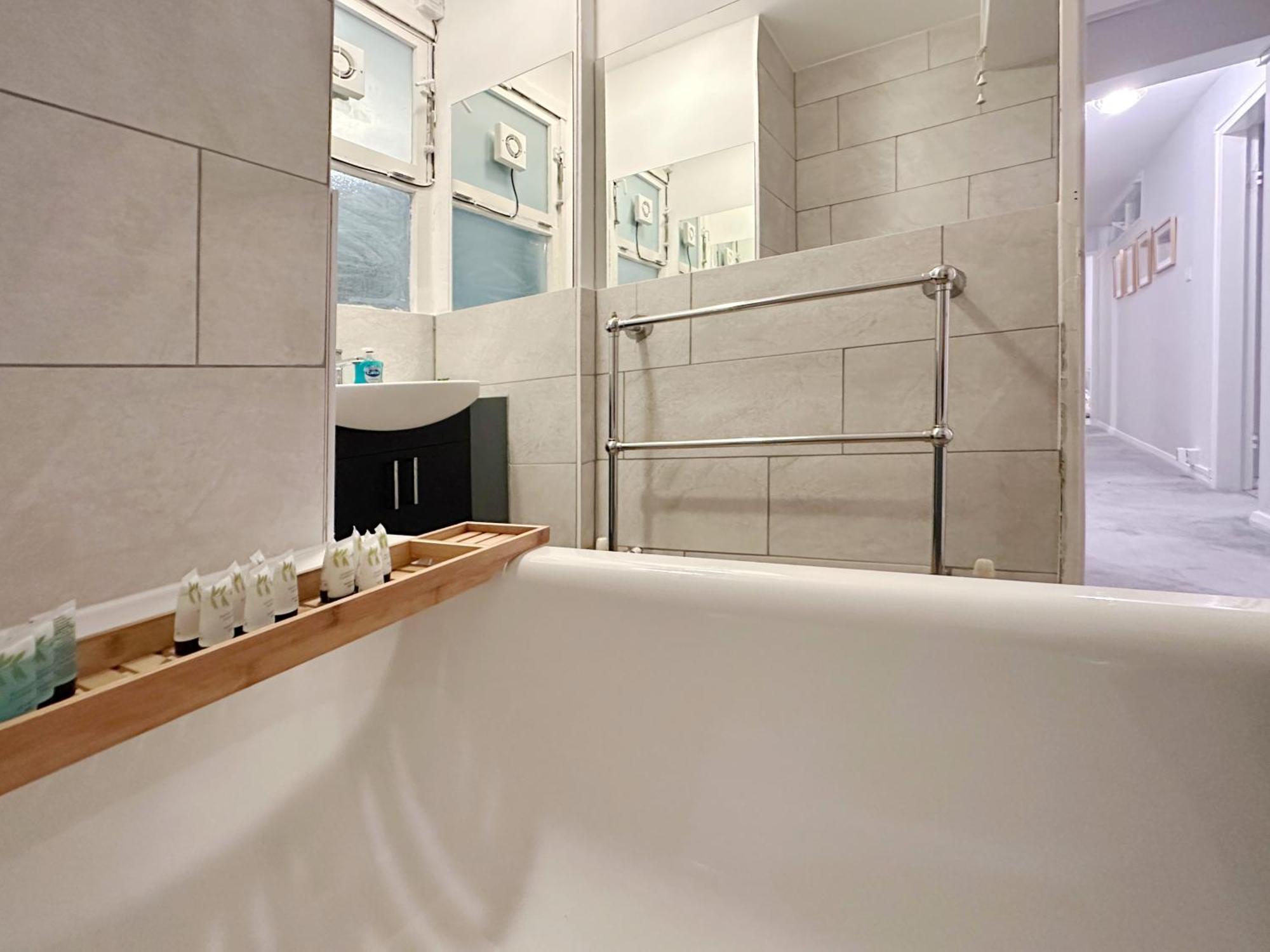 Freya's Place Near Thames River - 2 Double Beds, 1 Single Bed, Spacious, Ideal For Families Londen
