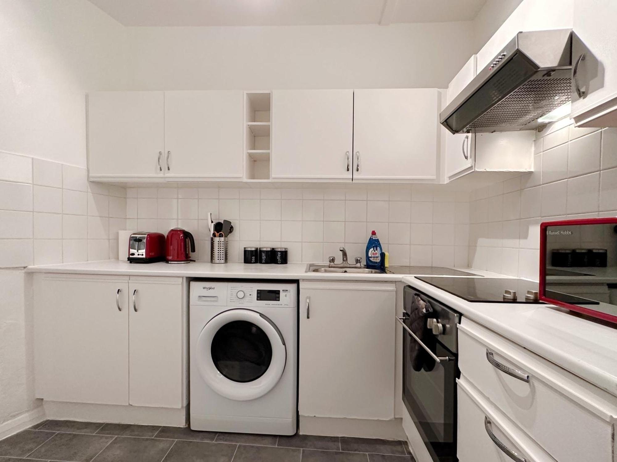Freya's Place Near Thames River - 2 Double Beds, 1 Single Bed, Spacious, Ideal For Families